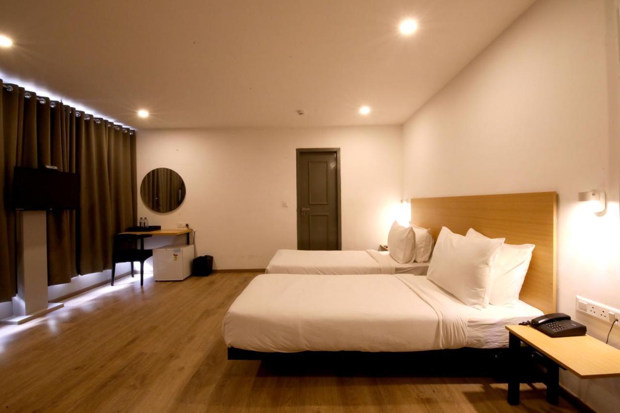 Crayon Hotels 甘地讷格尔 外观 照片