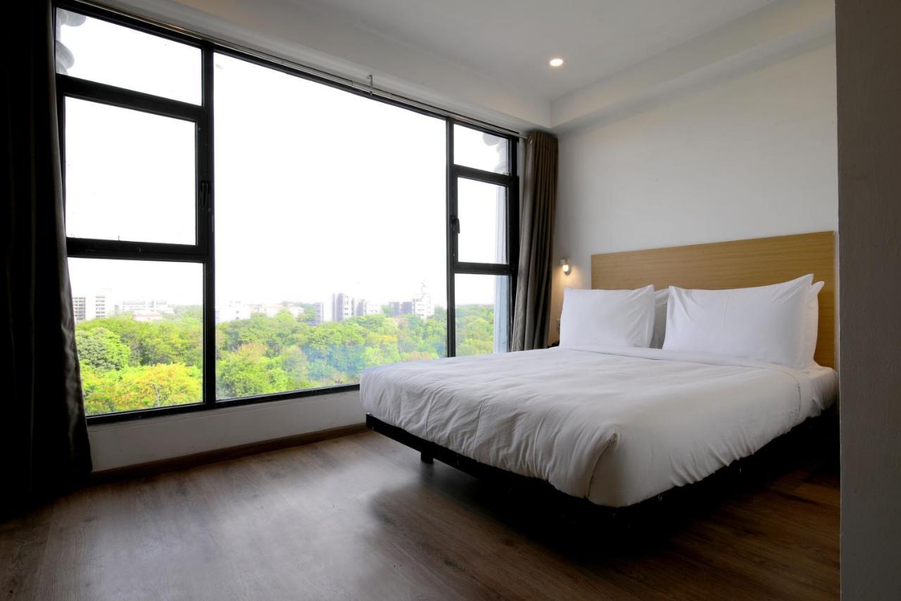 Crayon Hotels 甘地讷格尔 外观 照片